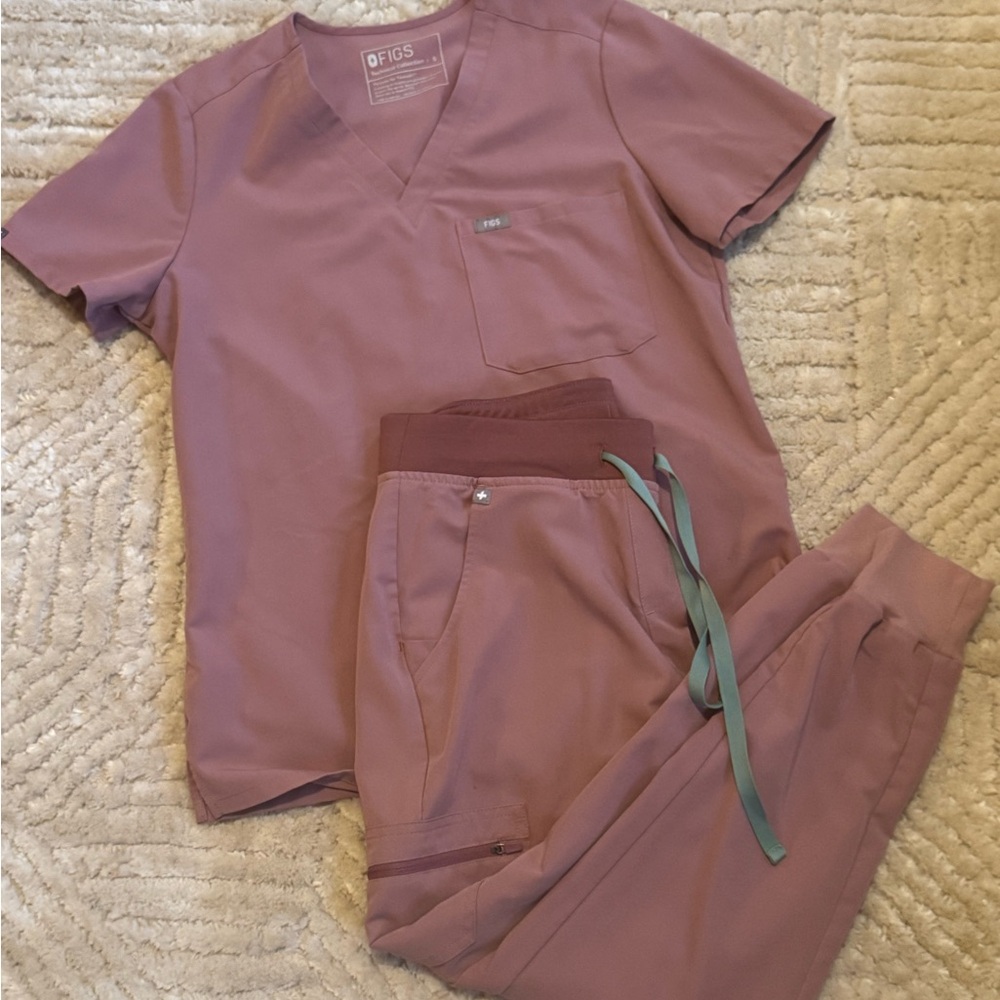 Figs Dusty Rose Scrub Ensemble